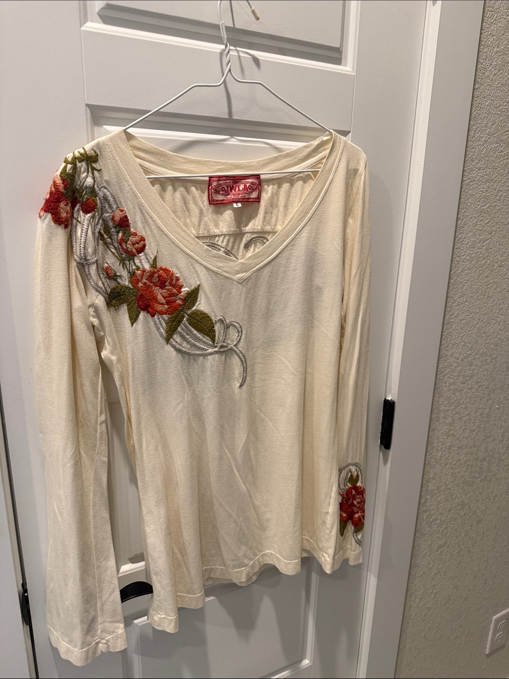 Vintage OWLA Cream V-Neck Long Sleeve Top with Red Floral Embroidery - Picture 5 of 9